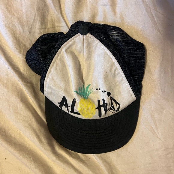 Women’s Volcom Aloha Pineapple hat - Picture 4 of 4